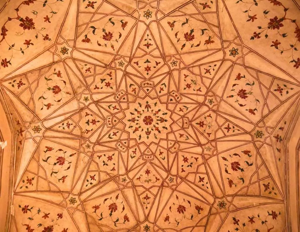 floral motif badshahi mosque